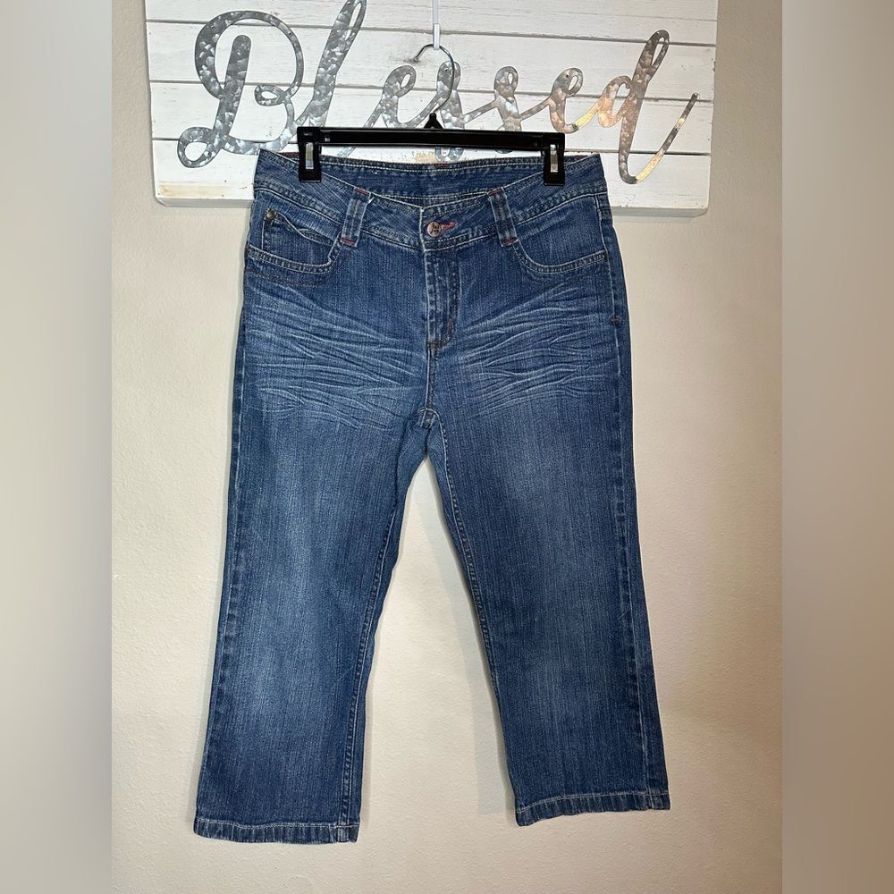 JW - Women’s stretch denim Capri jeans with zipper pockets